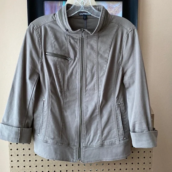 Express - Picture 1 of 8